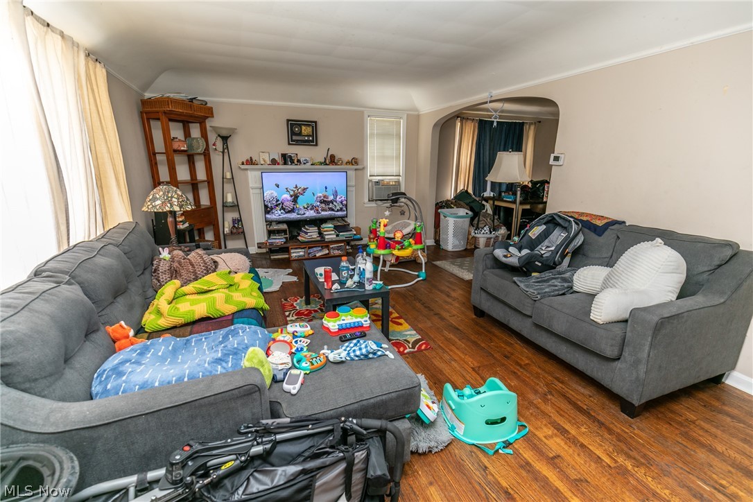 13556 Cedar Road Cleveland, OH 44118 - Photo 11 of 27