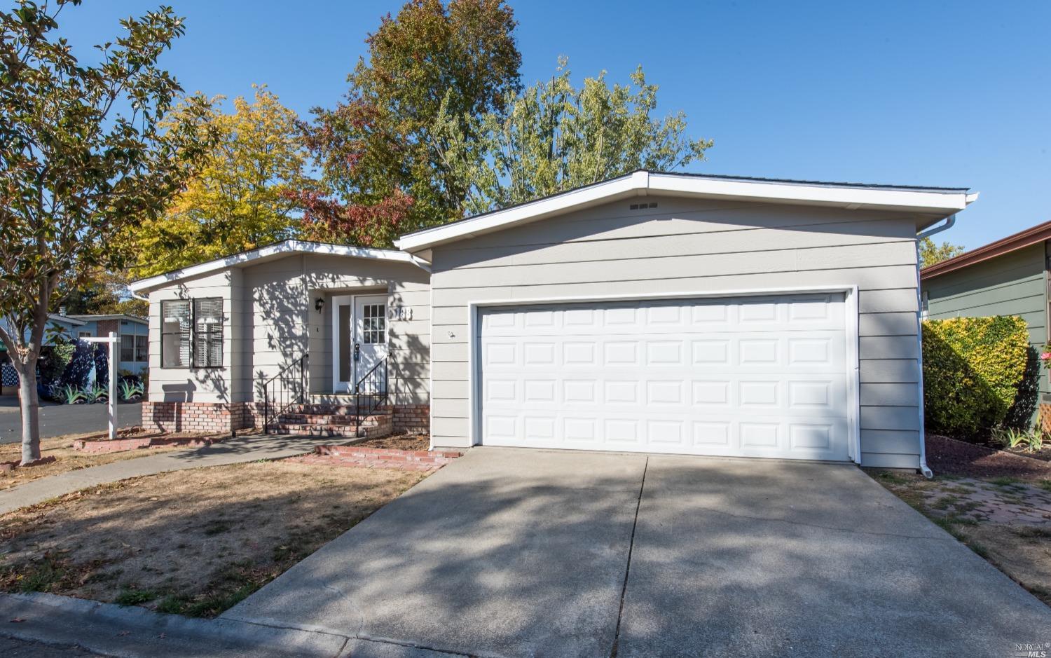 a front view of house with yard