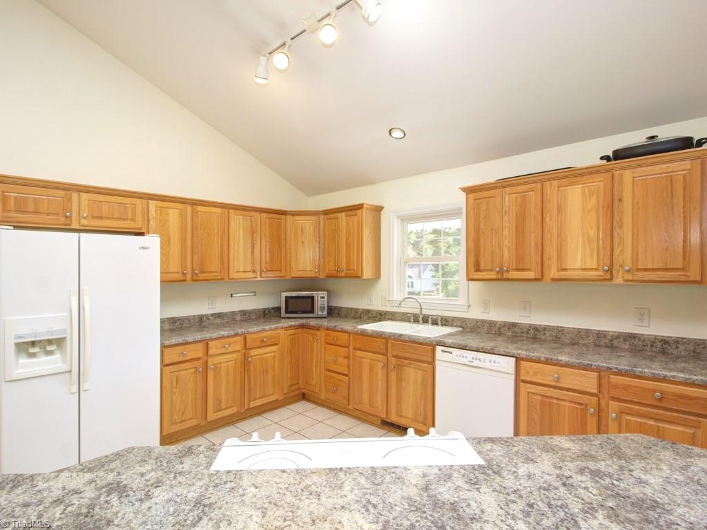 121 Running Cedar Road Madison, NC 27025 - Photo 11 of 28