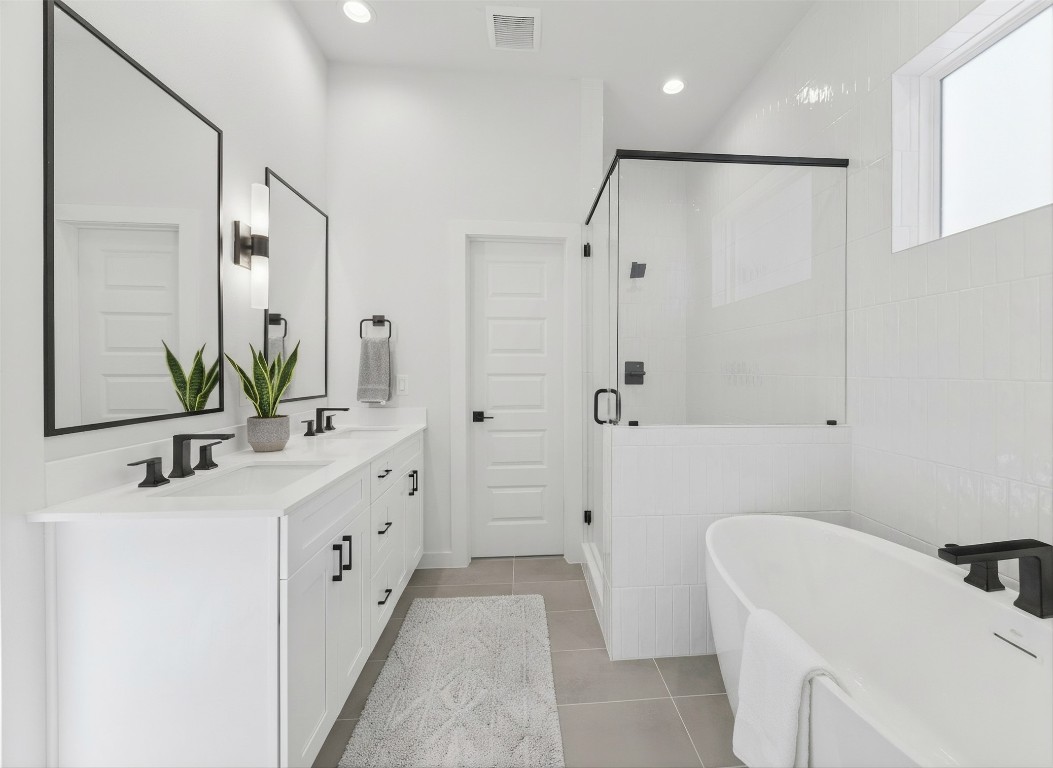 817 Thornton Road, Unit F Houston, TX 77018 - Photo 24 of 36 a bathroom with a double vanity sink mirror double and bathtub