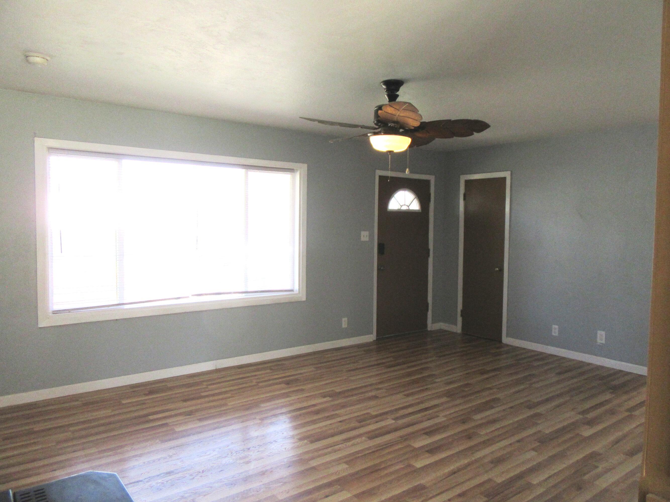 907 West 3rd Street Alturas, CA 96101 - Photo 2 of 32 Livingroom 2