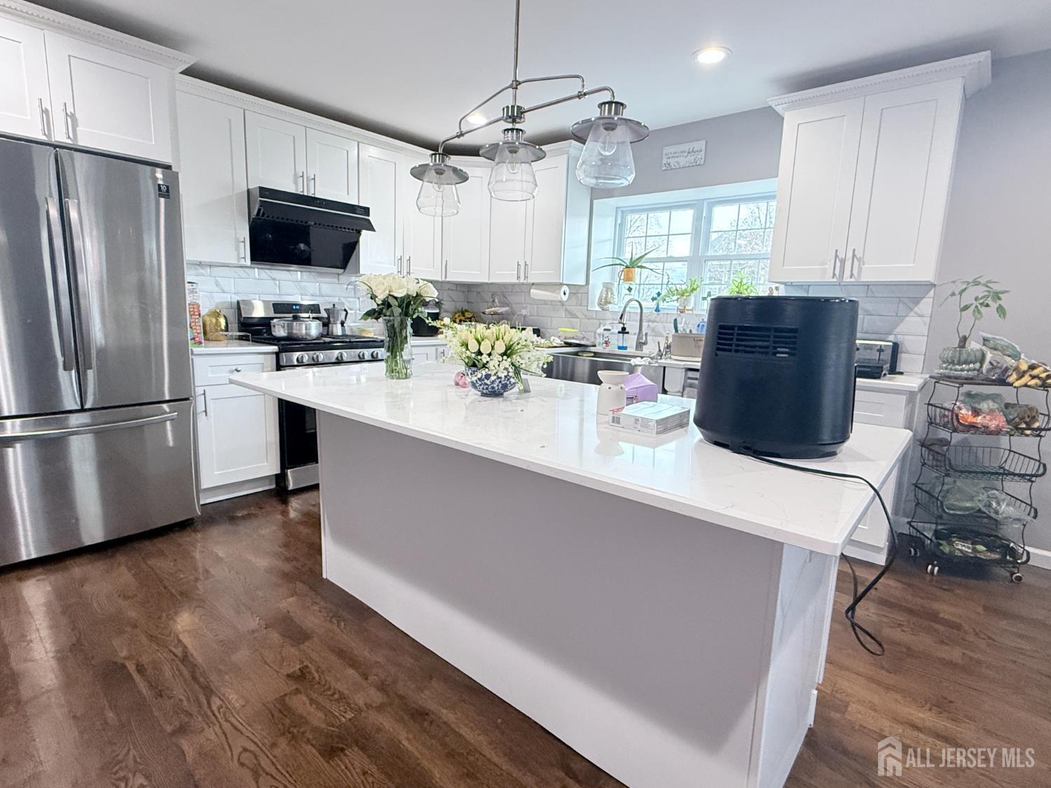 42 Nelson Avenue Edison, NJ 08817 - Photo 3 of 19