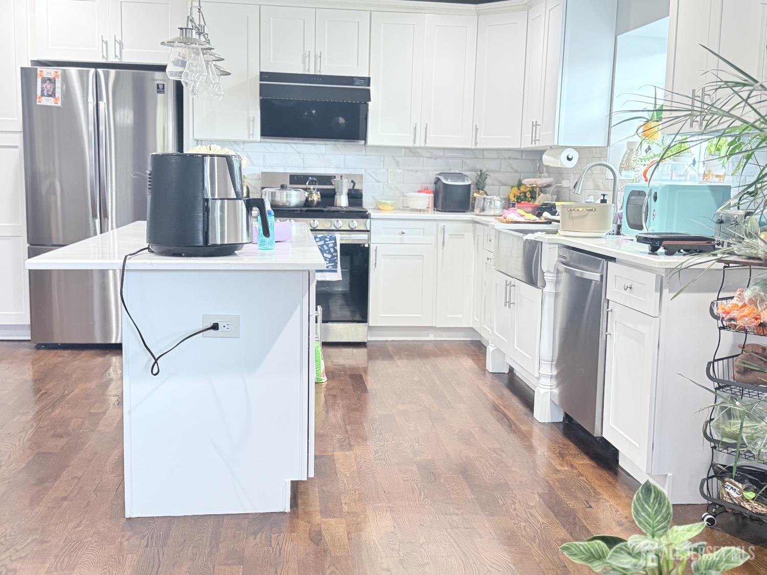 42 Nelson Avenue Edison, NJ 08817 - Photo 5 of 19