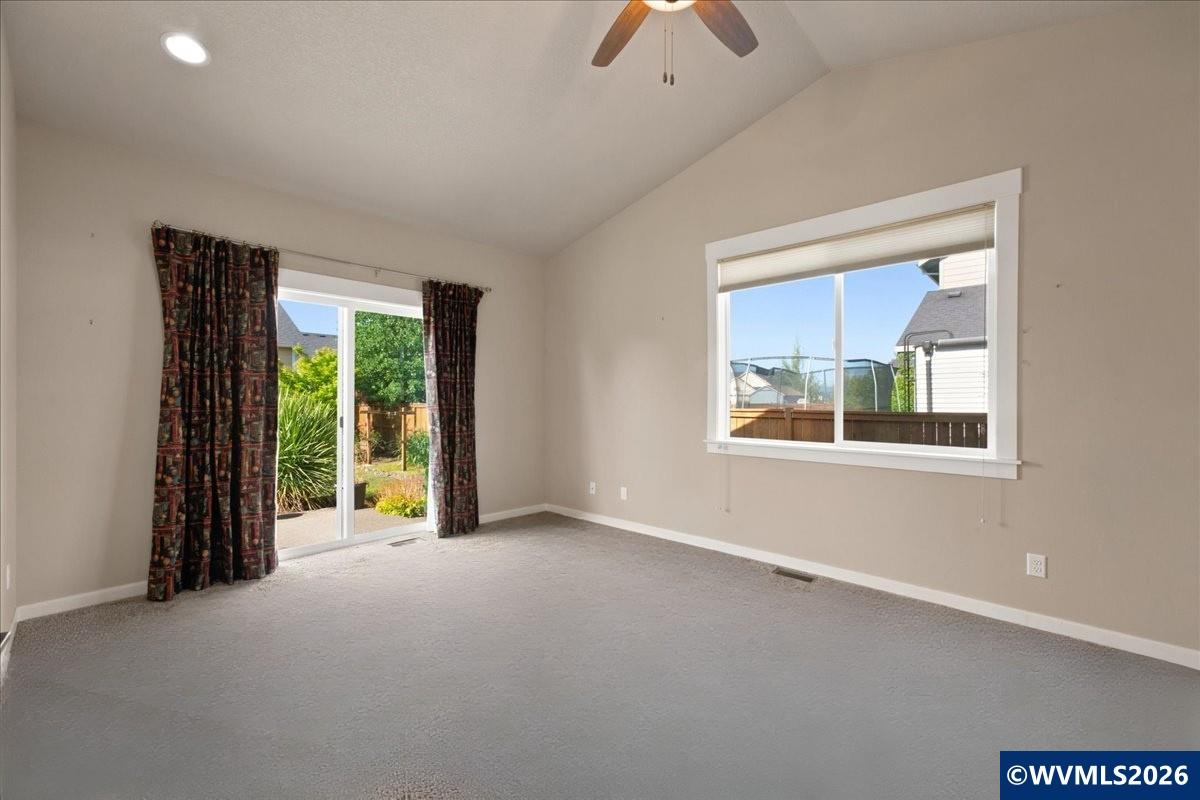 2020 Northeast Evergreen Avenue Albany, OR 97321 - Photo 17 of 29