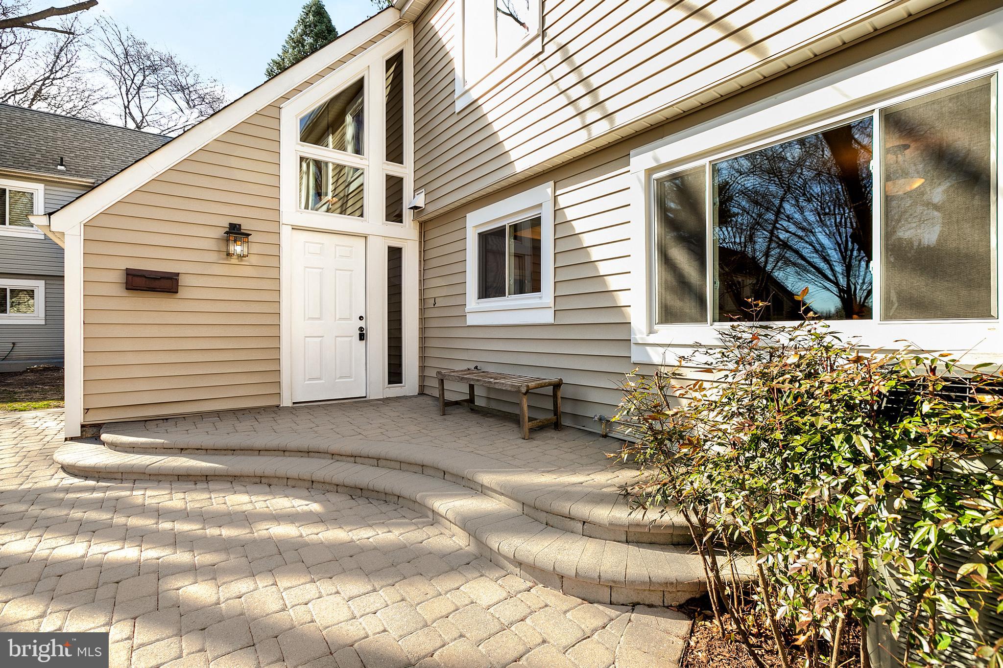 1508 Roundleaf Court Reston, VA 20190 - Photo 2 of 45 Gallery Image 2