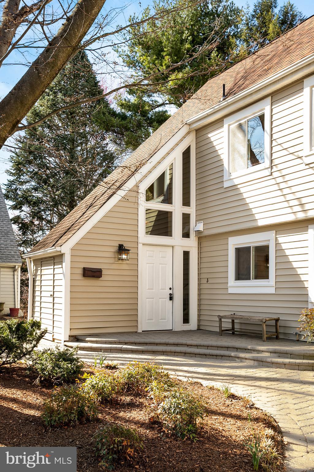1508 Roundleaf Court Reston, VA 20190 - Photo 3 of 45 Gallery Image 3