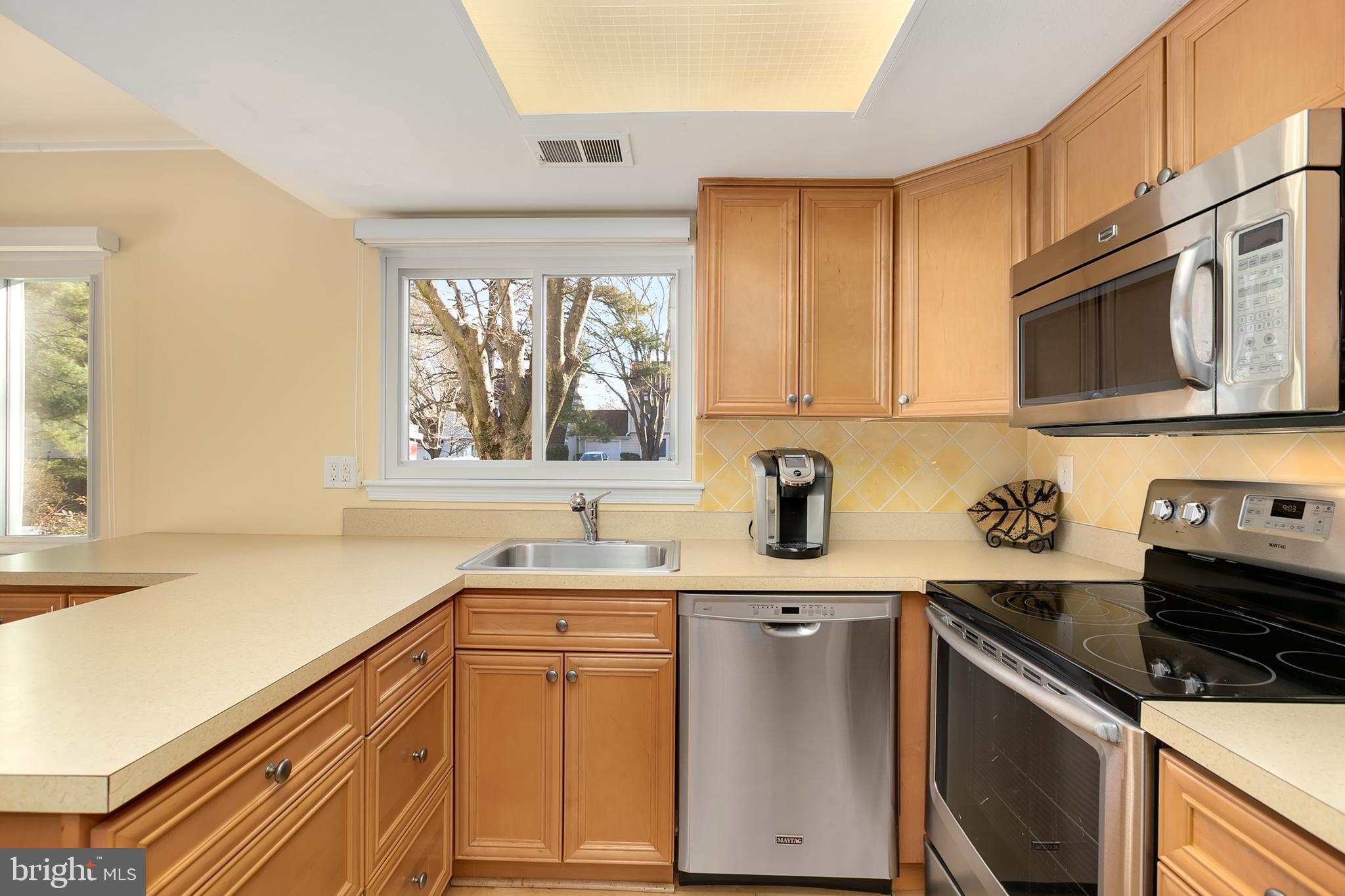 1508 Roundleaf Court Reston, VA 20190 - Photo 7 of 45 Gallery Image 7