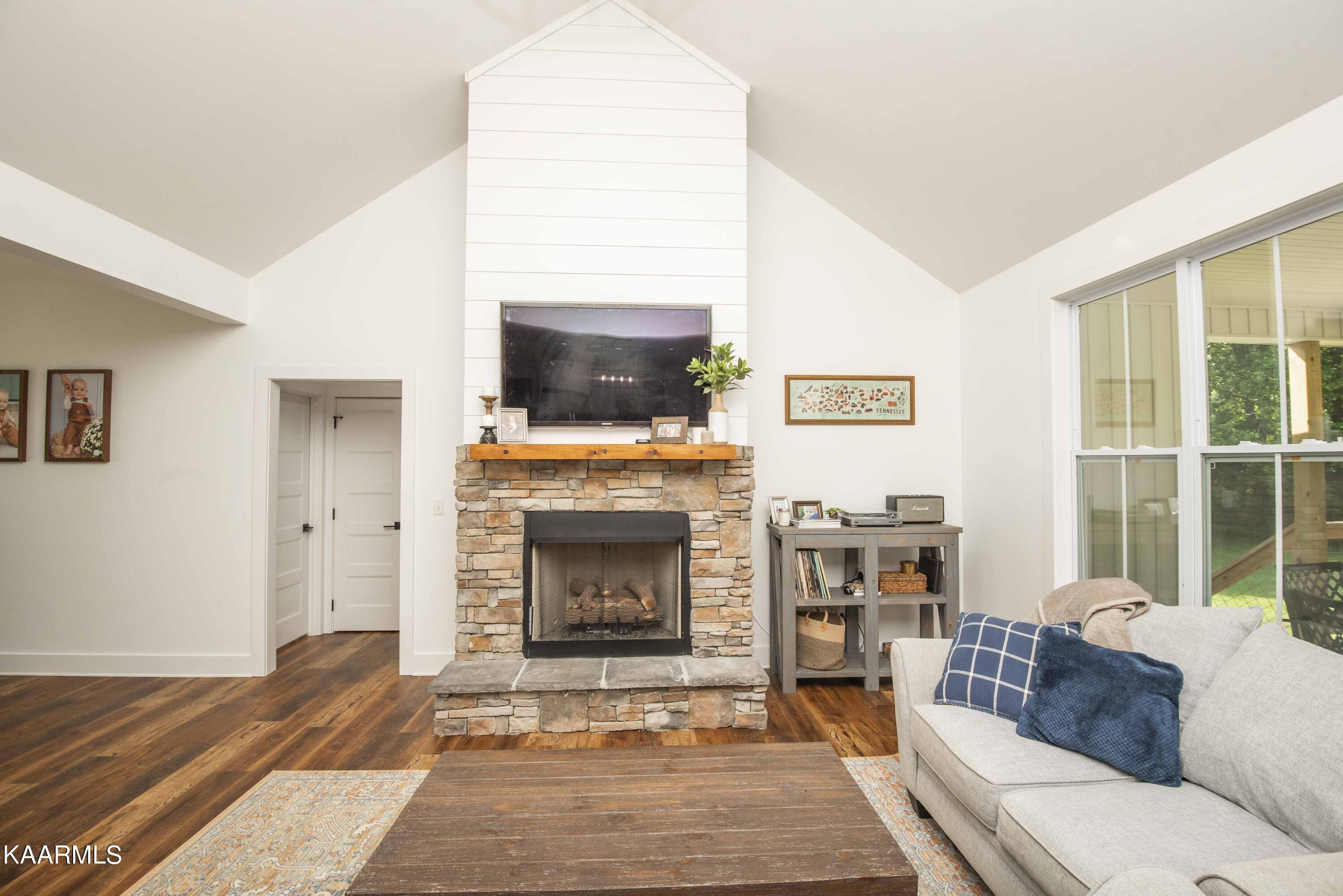 7766 Berry Williams Road Townsend, TN 37882 - Photo 25 of 60 living_1
