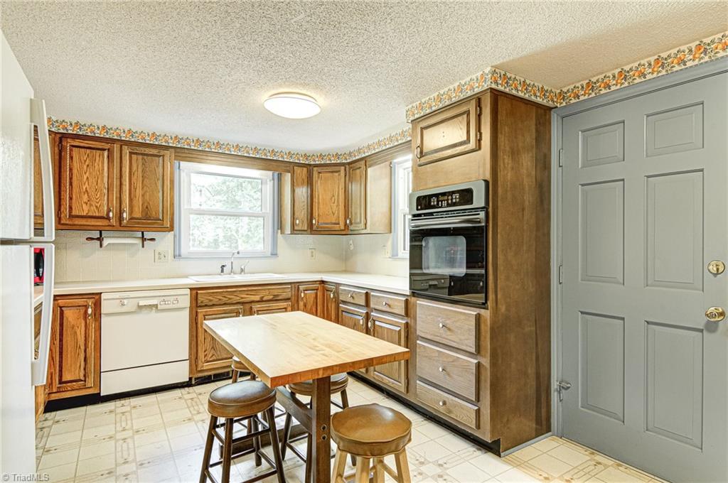 977 Reynolds Road Lewisville, NC 27023 - Photo 3 of 44 Gallery Image 3
