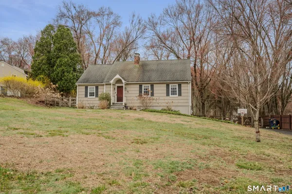 $585,000 | 32 Greenbriar Lane, Newtown, CT 06470