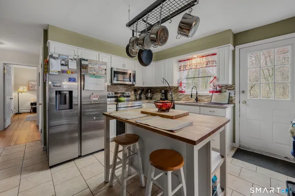 $585,000 | 32 Greenbriar Lane, Newtown, CT 06470