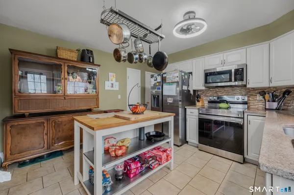 $585,000 | 32 Greenbriar Lane, Newtown, CT 06470