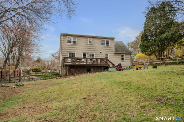 $585,000 | 32 Greenbriar Lane, Newtown, CT 06470