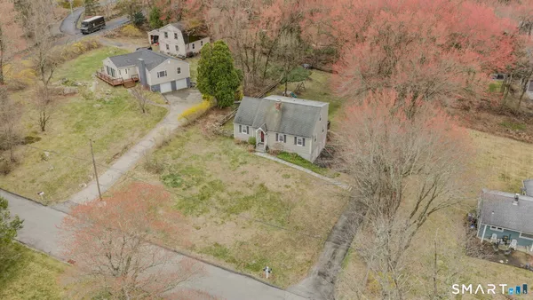 $585,000 | 32 Greenbriar Lane, Newtown, CT 06470