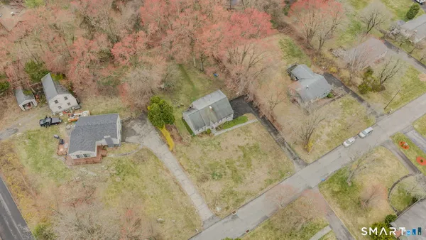 $585,000 | 32 Greenbriar Lane, Newtown, CT 06470