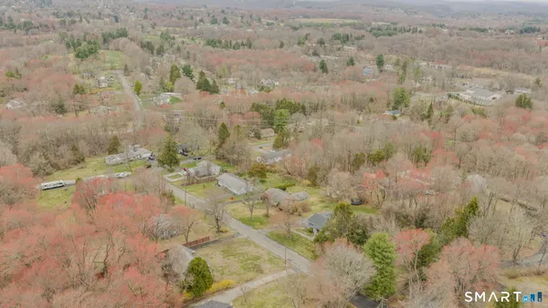 $585,000 | 32 Greenbriar Lane, Newtown, CT 06470