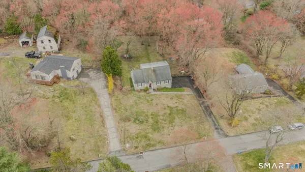 $585,000 | 32 Greenbriar Lane, Newtown, CT 06470