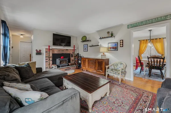 $585,000 | 32 Greenbriar Lane, Newtown, CT 06470