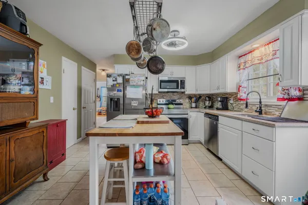 $585,000 | 32 Greenbriar Lane, Newtown, CT 06470