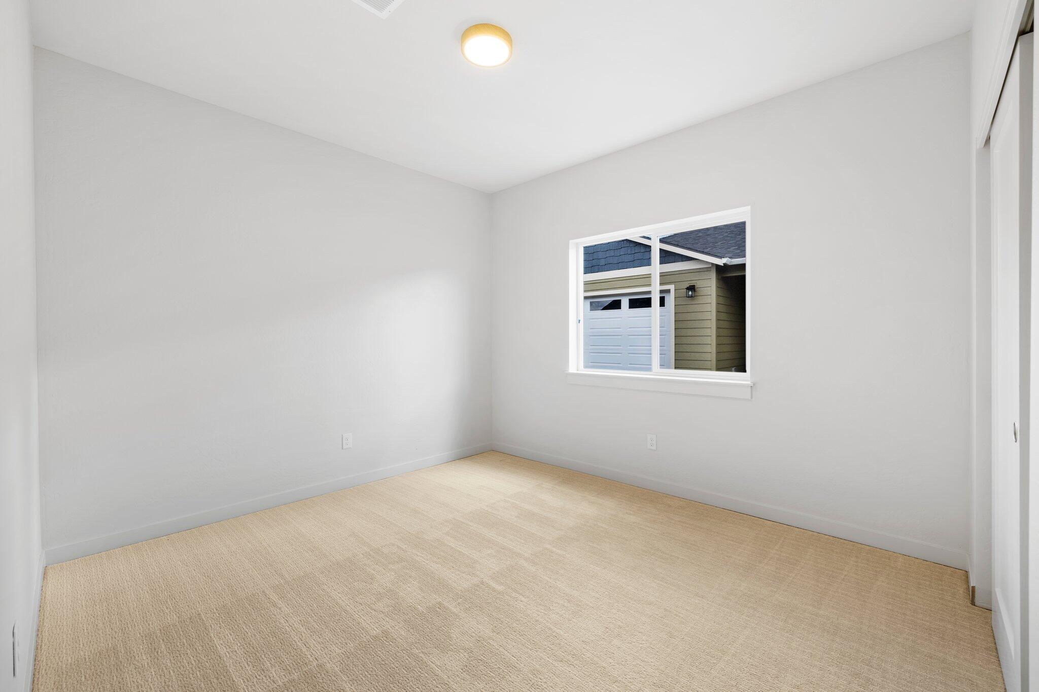 1729 Thomas Road Medford, OR 97501 - Photo 12 of 23 12