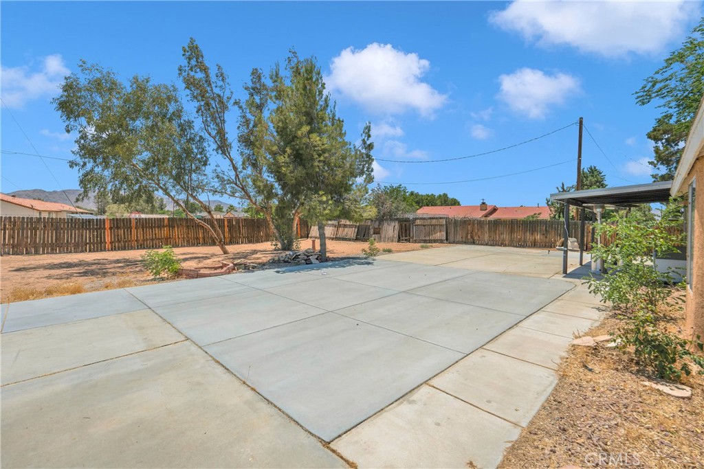 14769 Nanticoke Road Apple Valley, CA 92307 - Photo 27 of 30 a view of backyard with green space