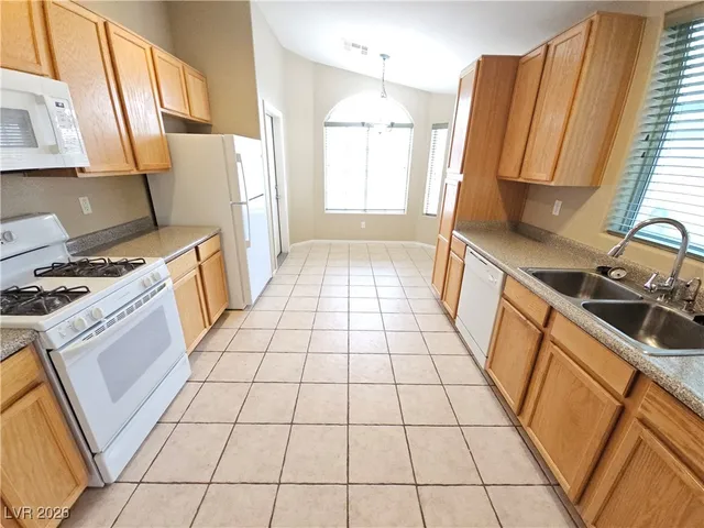 $2,050 | 2156 Sunset Vista Avenue, Henderson, NV 89052