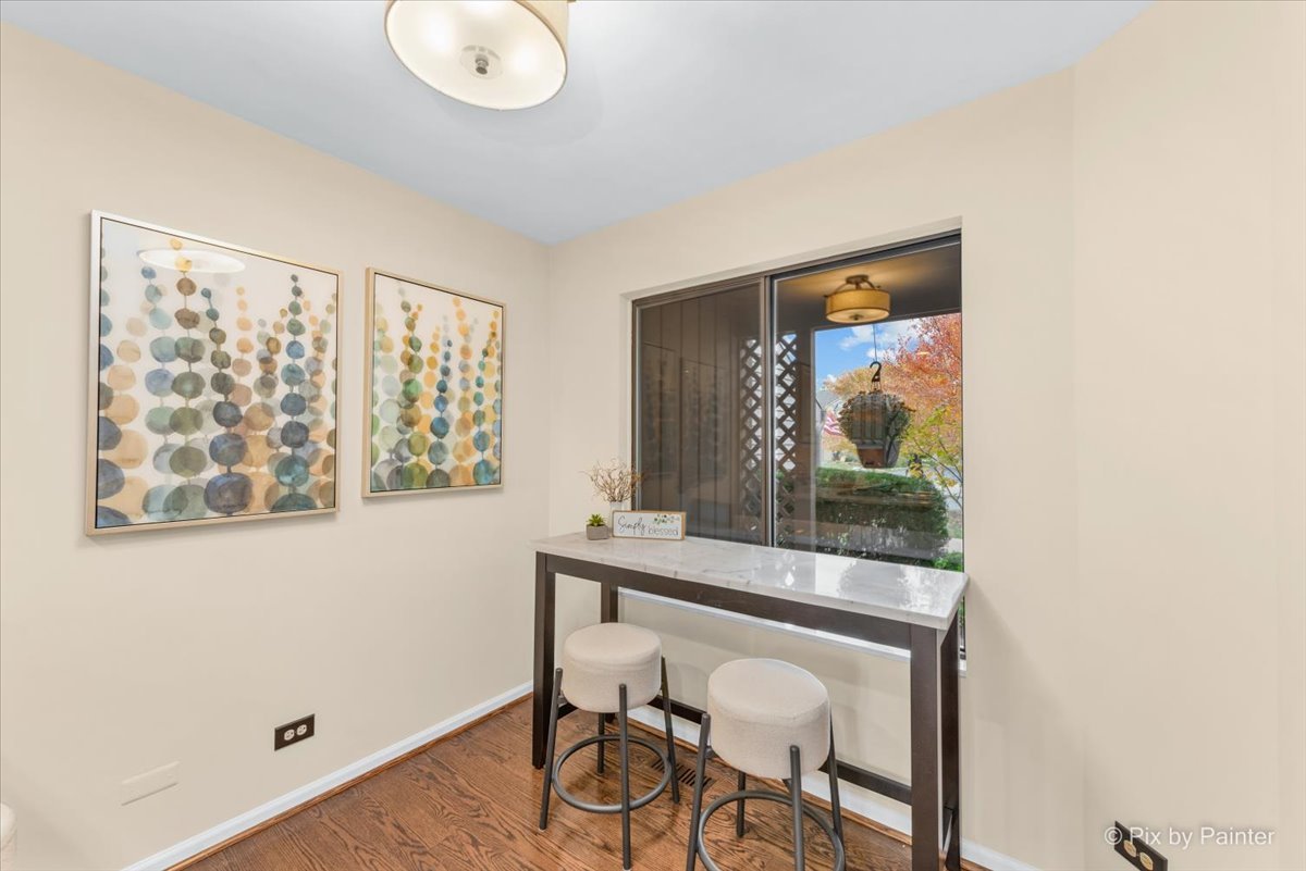 831 Shoreline Road Lake Barrington, IL 60010 - Photo 14 of 47 a view of a livingroom with furniture and window