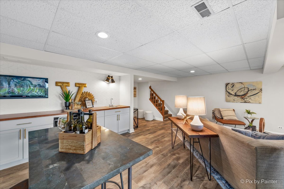 831 Shoreline Road Lake Barrington, IL 60010 - Photo 27 of 47 a living room with furniture and wooden floor