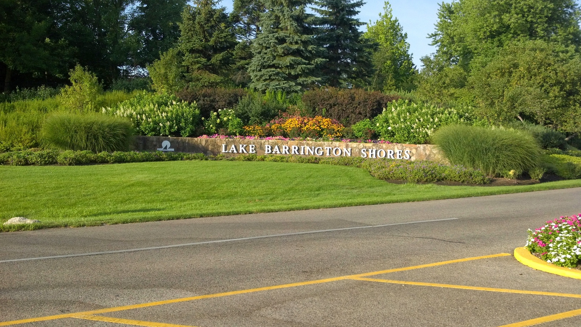 831 Shoreline Road Lake Barrington, IL 60010 - Photo 36 of 47 a view of a park next to a road