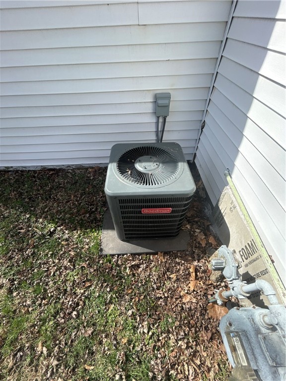 1253 East Lawrence Street Decatur, IL 62521 - Photo 7 of 21
