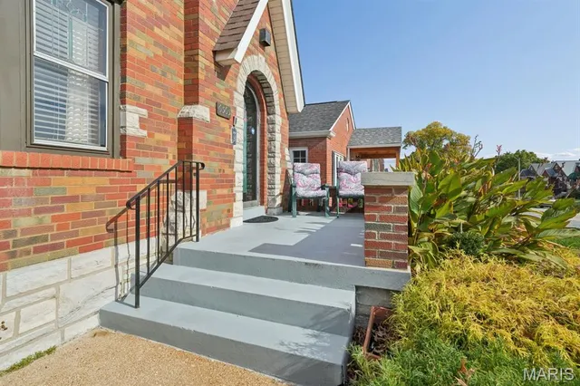 $325,000 | 6565 Winnebago Street, St. Louis, MO 63109