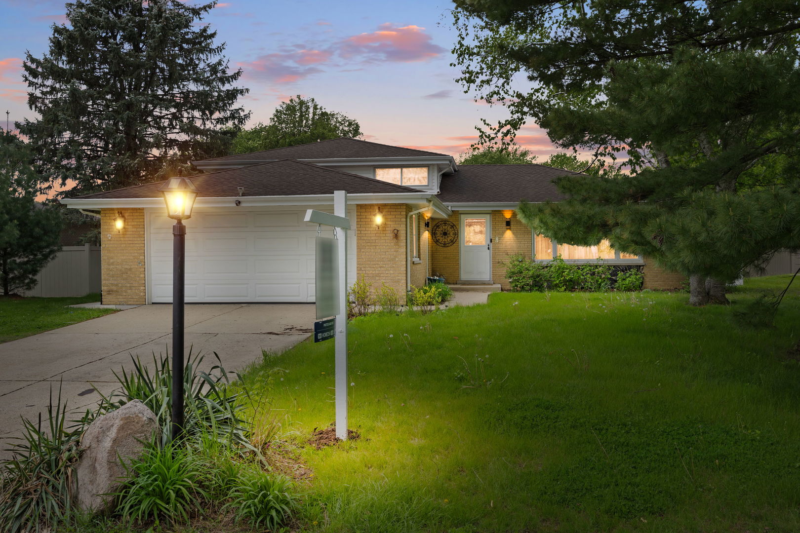 9S172 Cumnor Road Downers Grove, IL 60516 - Photo 1 of 32