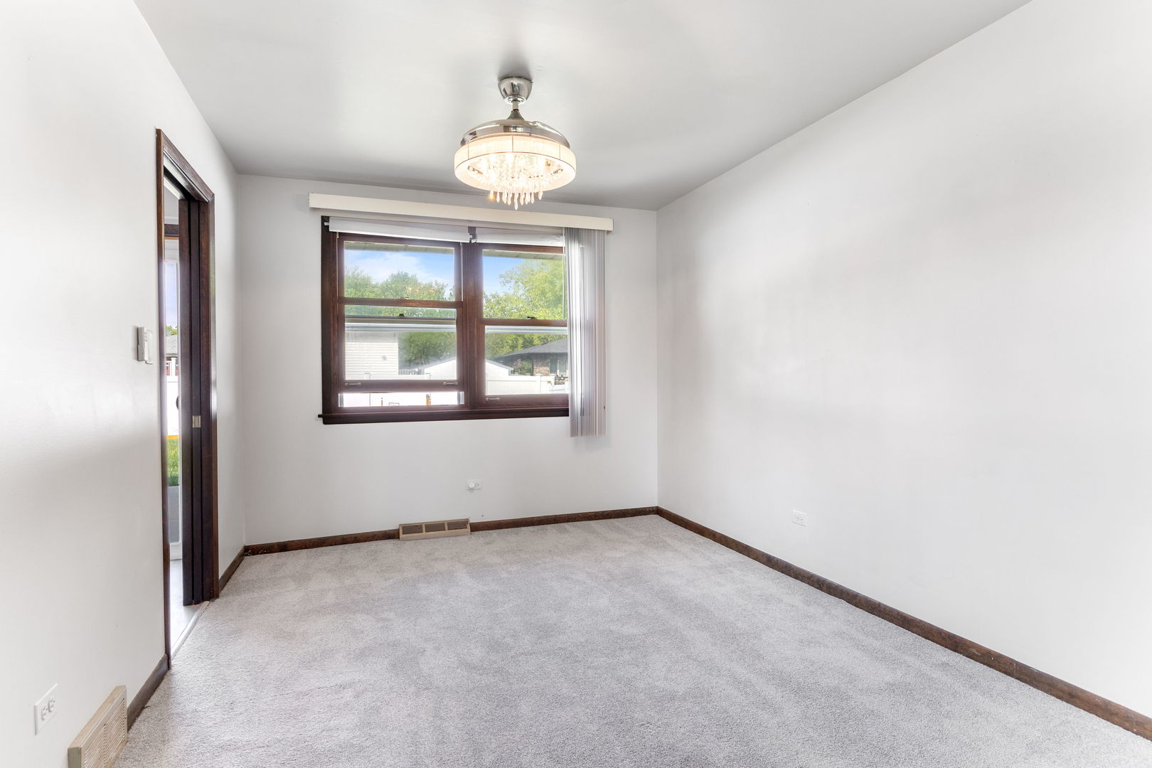 9S172 Cumnor Road Downers Grove, IL 60516 - Photo 7 of 32