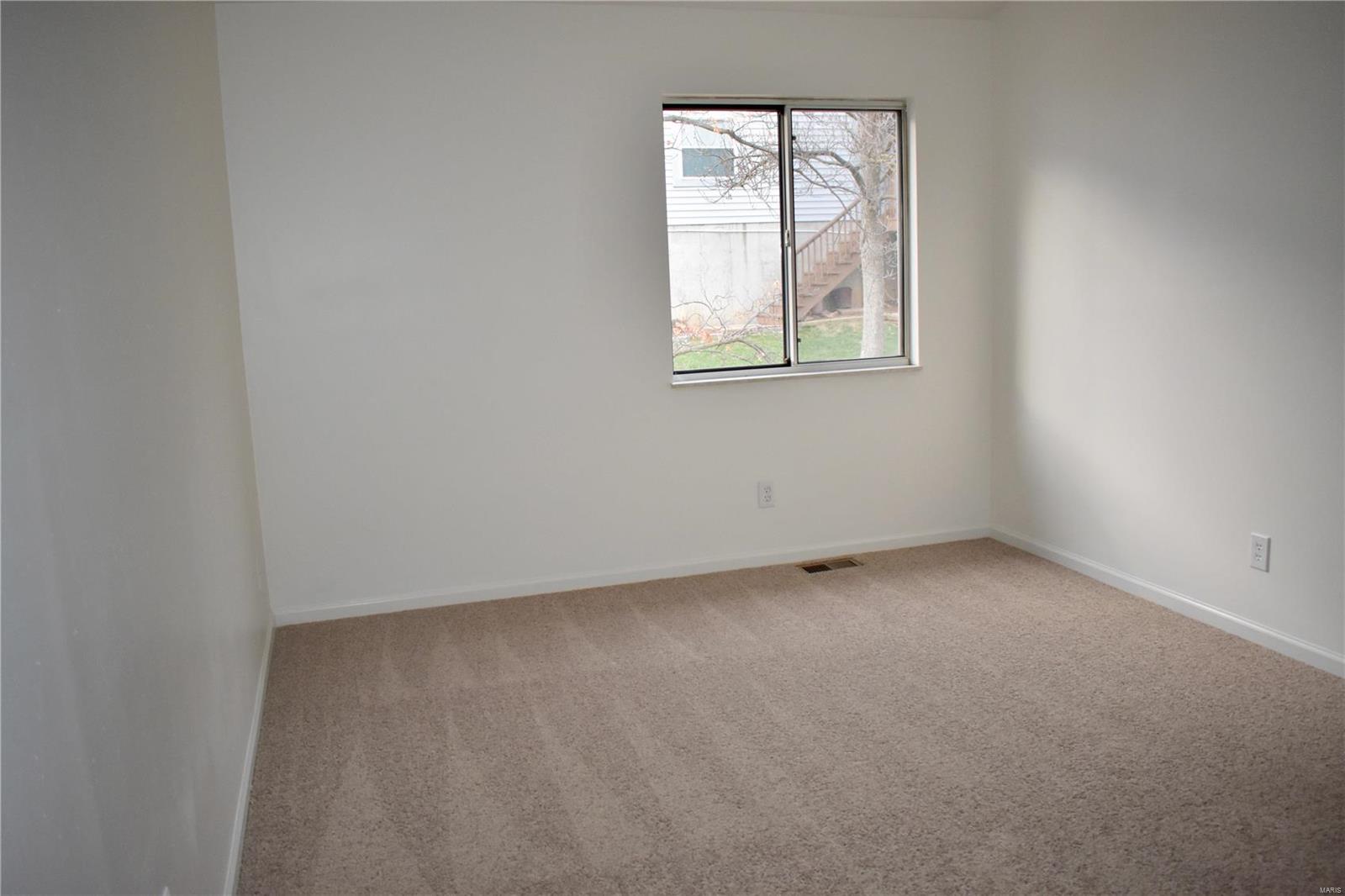 4305 Rockspur Court St. Louis, MO 63128 - Photo 12 of 30 Gallery Image 12