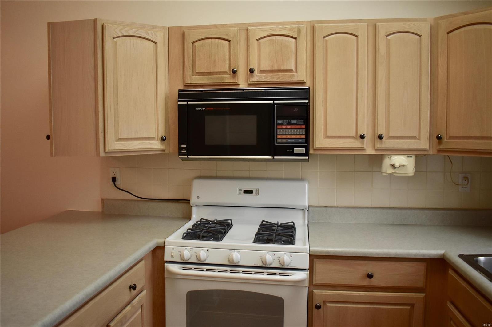 4305 Rockspur Court St. Louis, MO 63128 - Photo 4 of 30 Gallery Image 4