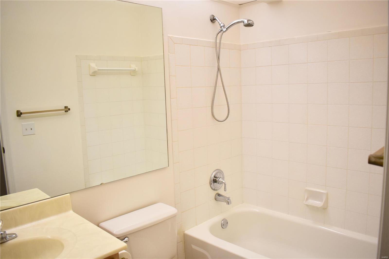 4305 Rockspur Court St. Louis, MO 63128 - Photo 10 of 30 Gallery Image 10