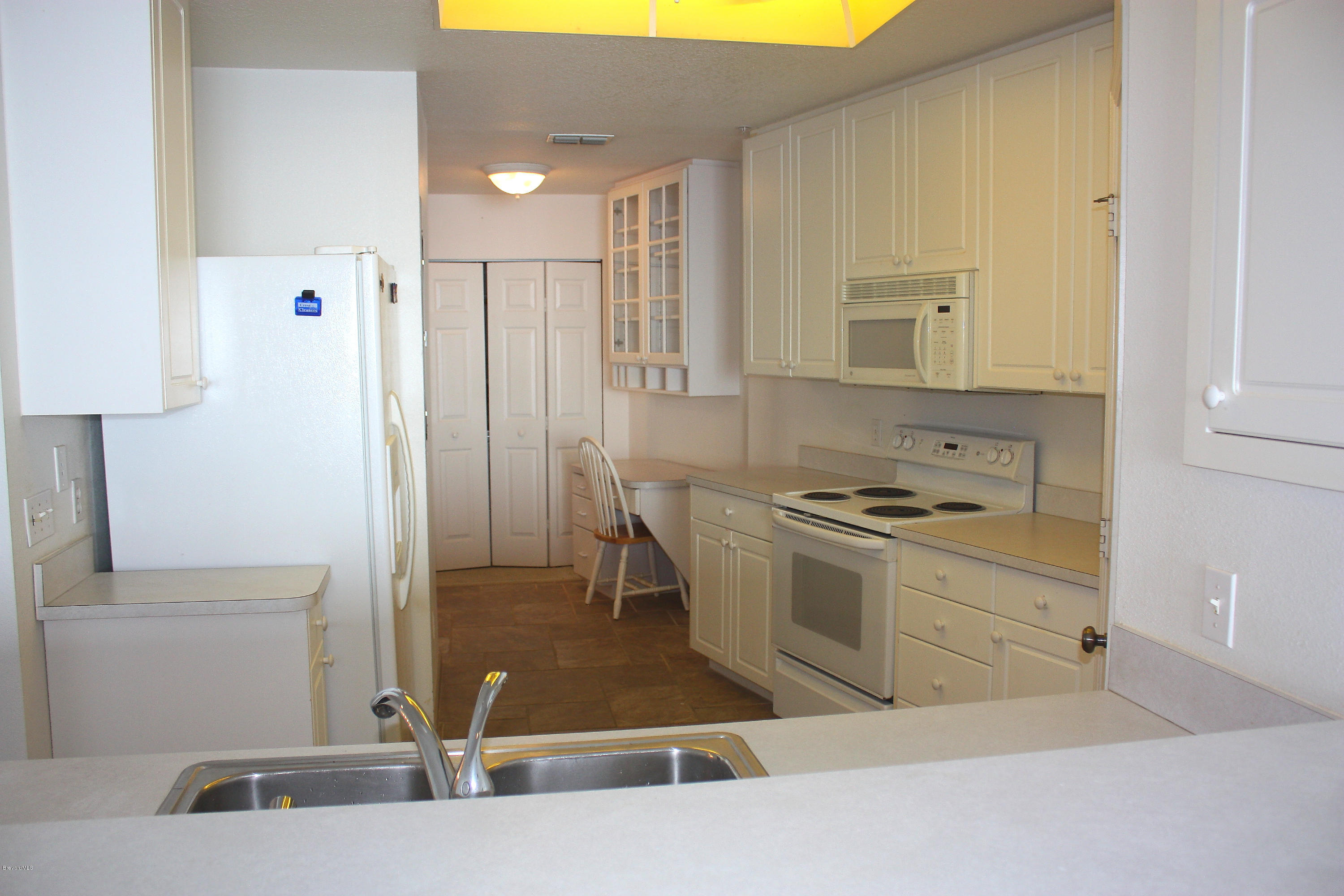 102 Riverside Drive, Unit 804 Cocoa, FL 32922 - Photo 5 of 18 Oleander Pointe Kitchen View