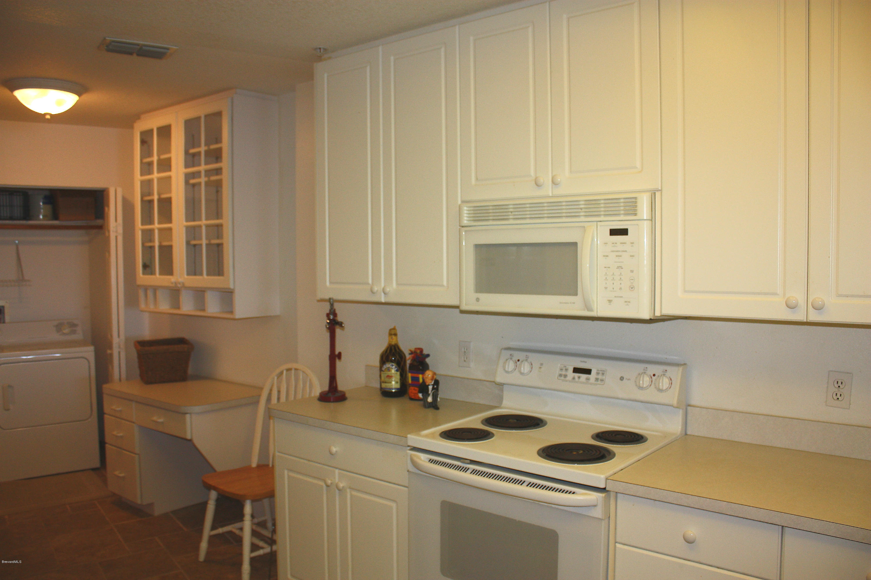 102 Riverside Drive, Unit 804 Cocoa, FL 32922 - Photo 6 of 18 Oleander Pointe Kitchen