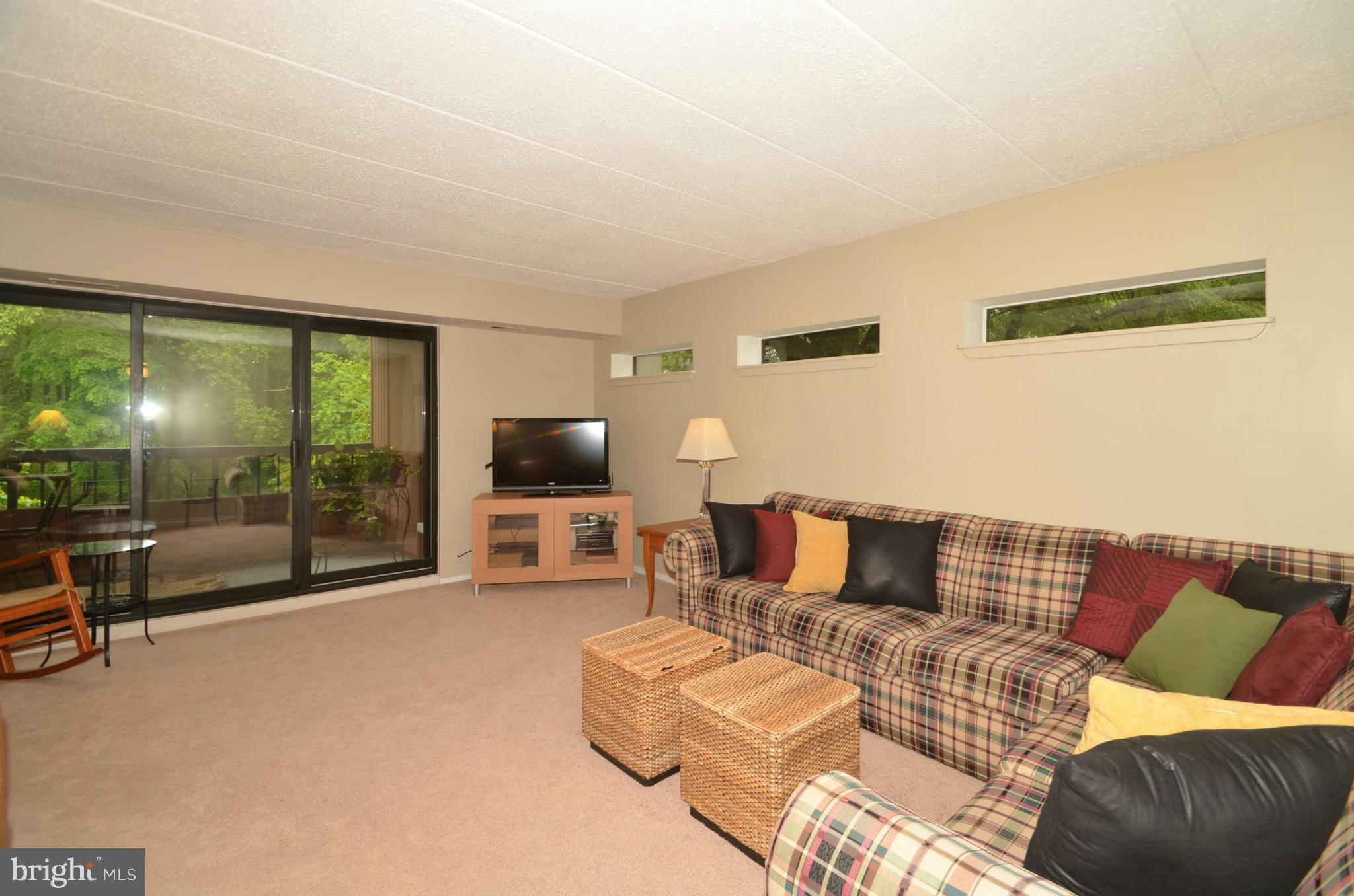 5689 Harpers Farm Road, Unit D Columbia, MD 21044 - Photo 3 of 23 Living Room