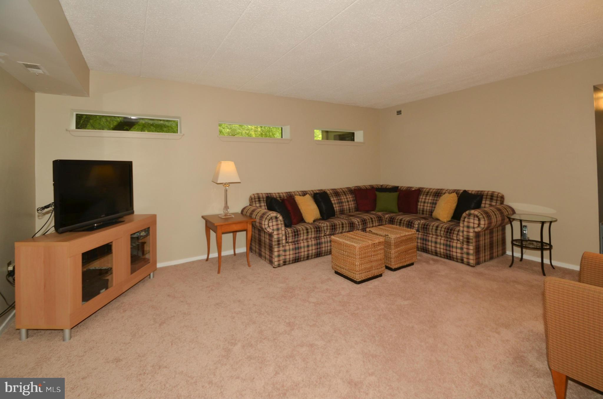 5689 Harpers Farm Road, Unit D Columbia, MD 21044 - Photo 4 of 23 Living Room
