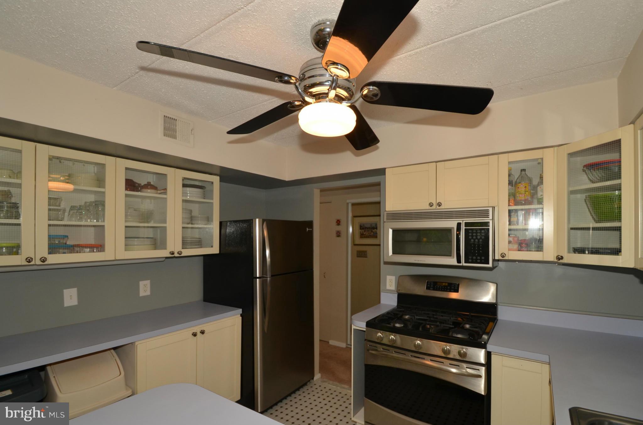 5689 Harpers Farm Road, Unit D Columbia, MD 21044 - Photo 9 of 23 Kitchen