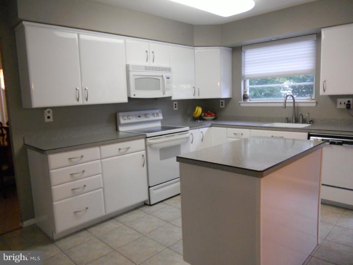 7 Banner Road Cherry Hill, NJ 08003 - Photo 11 of 25 Kitchen