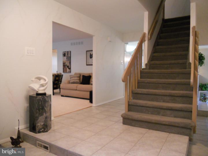 7 Banner Road Cherry Hill, NJ 08003 - Photo 4 of 25 Foyer