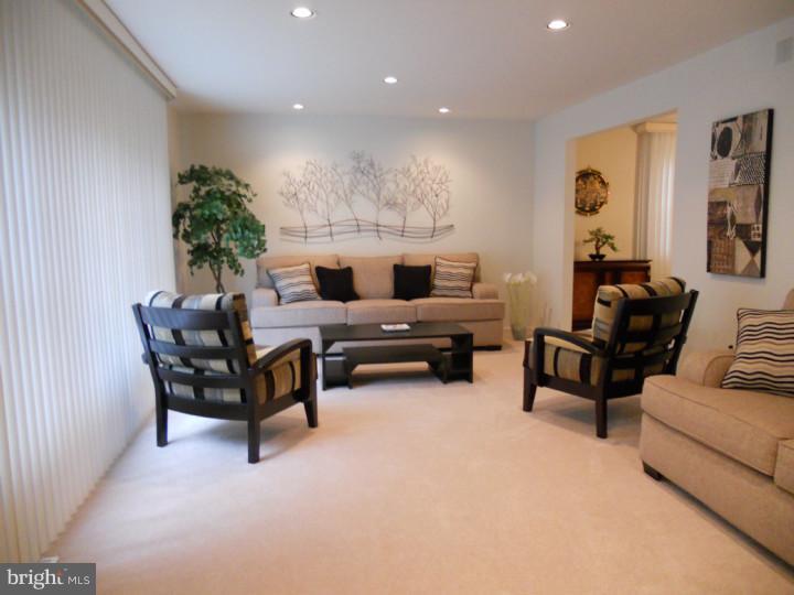 7 Banner Road Cherry Hill, NJ 08003 - Photo 5 of 25 Living Room