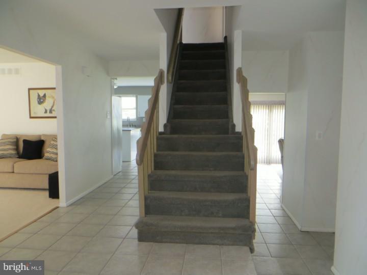 7 Banner Road Cherry Hill, NJ 08003 - Photo 7 of 25 Foyer