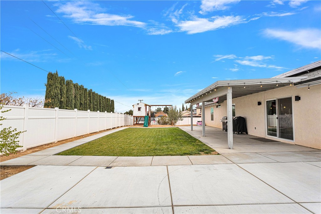 13968 Chogan Road Apple Valley, CA 92307 - Photo 24 of 35 a view of a house with backyard