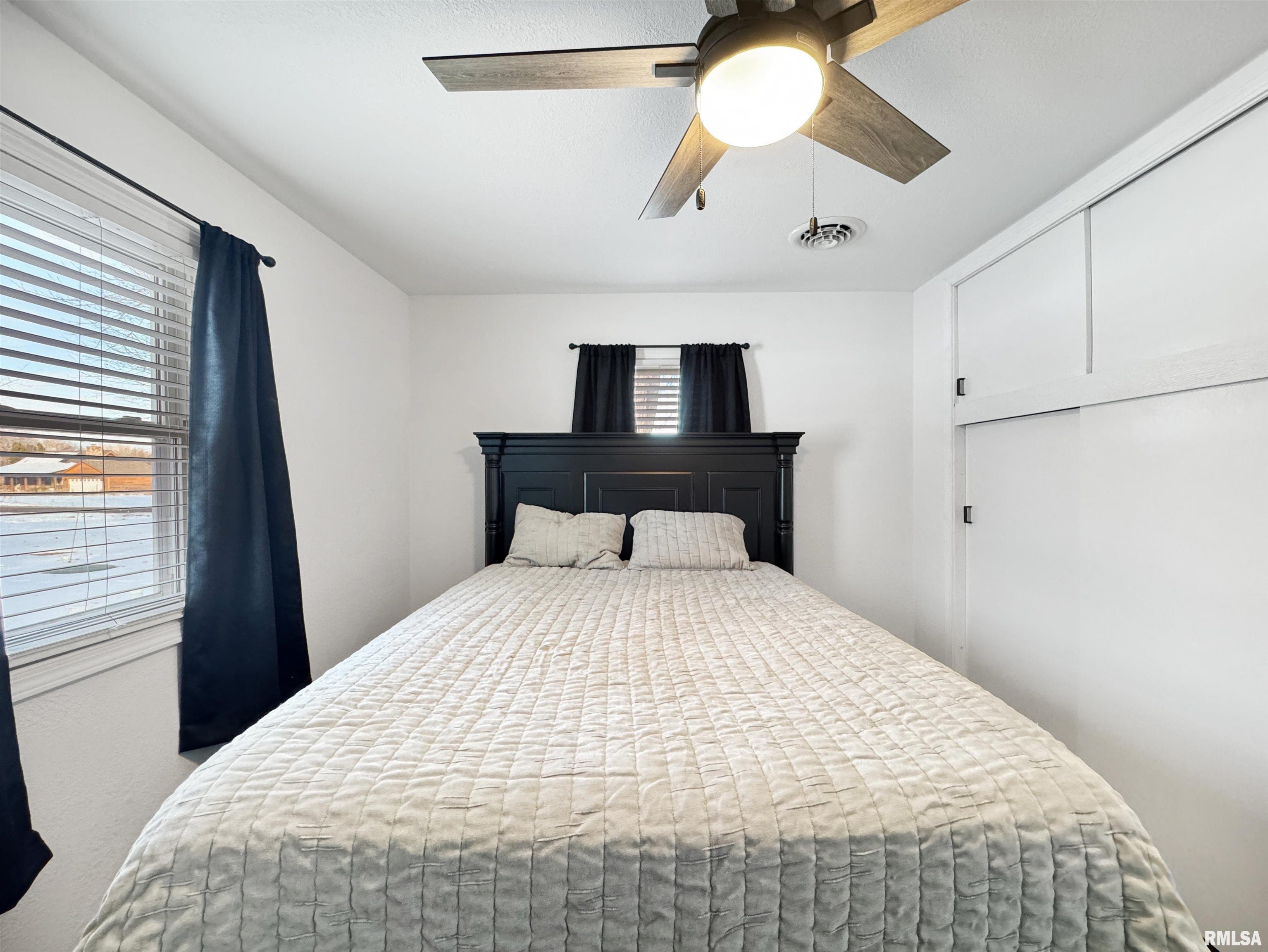 17893 Red Shale Hill Road Pekin, IL 61554 - Photo 14 of 59