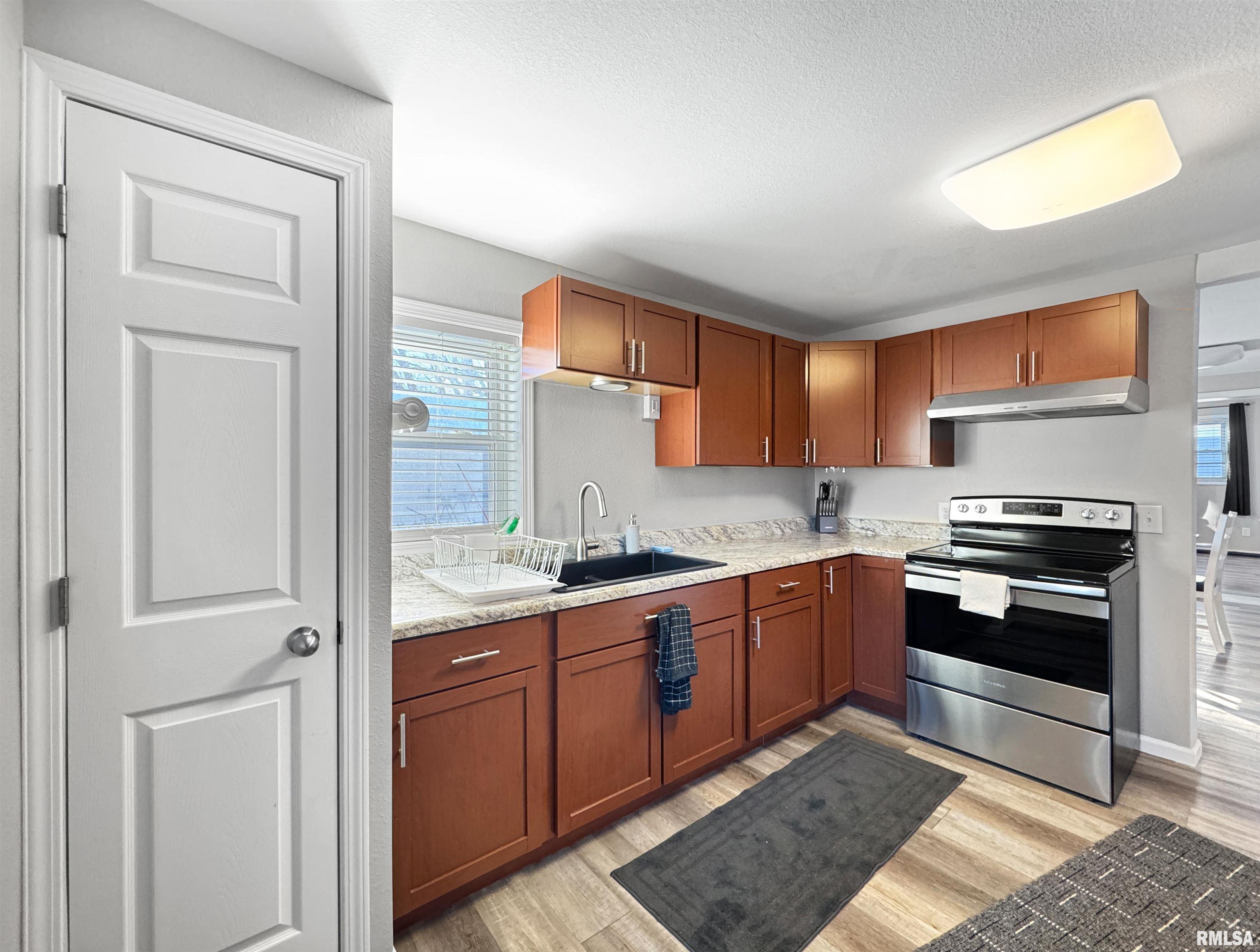 17893 Red Shale Hill Road Pekin, IL 61554 - Photo 15 of 59