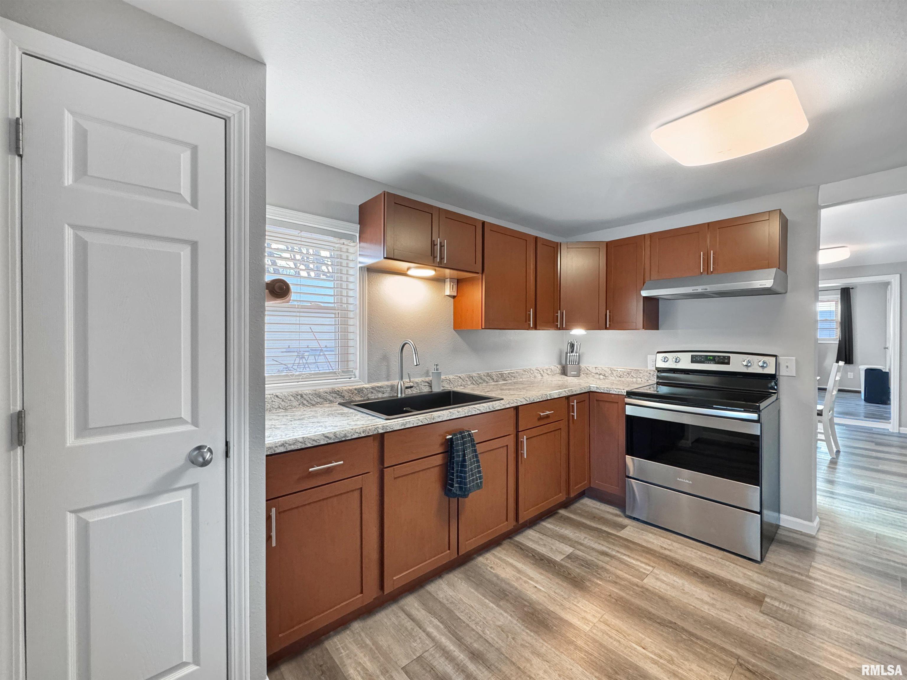 17893 Red Shale Hill Road Pekin, IL 61554 - Photo 16 of 59