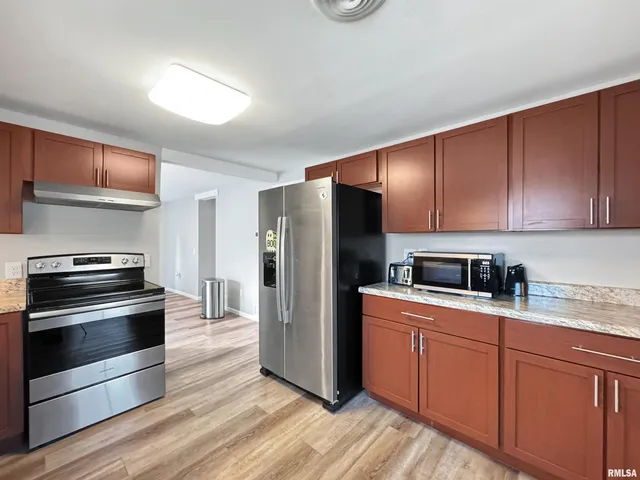 $215,000 | 17893 Red Shale Hill Road, Pekin, IL 61554